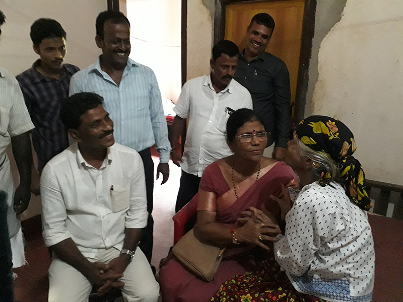 ಐದು ತಲೆಮಾರು ಕಂಡ ಐಸುಮ್ಮ: ಗ್ರಾಮದ ಹಿರಿಯಜ್ಜಿಯ ಆಶೀರ್ವಾದ ಪಡೆದ ಶಾಸಕಿ